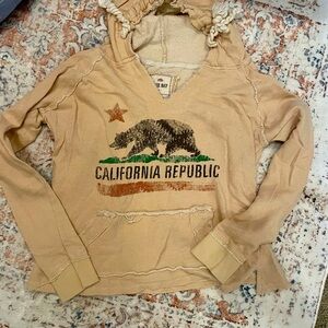 Super cute, distressed, California Republic, bear sweatshirt